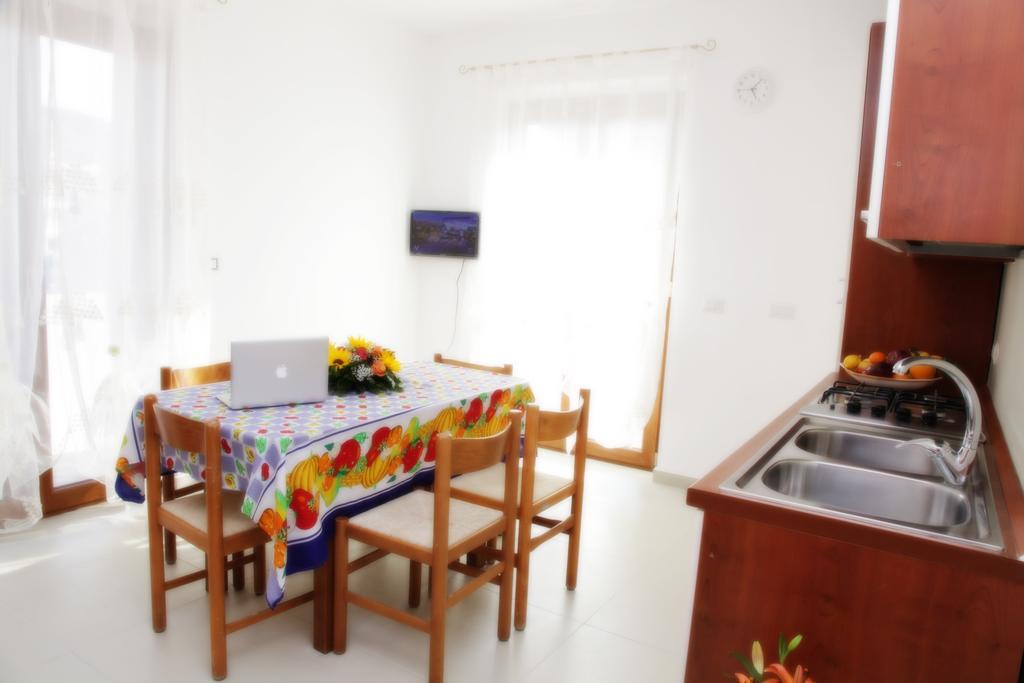 Appartamenti Desi Tropea Habitación foto